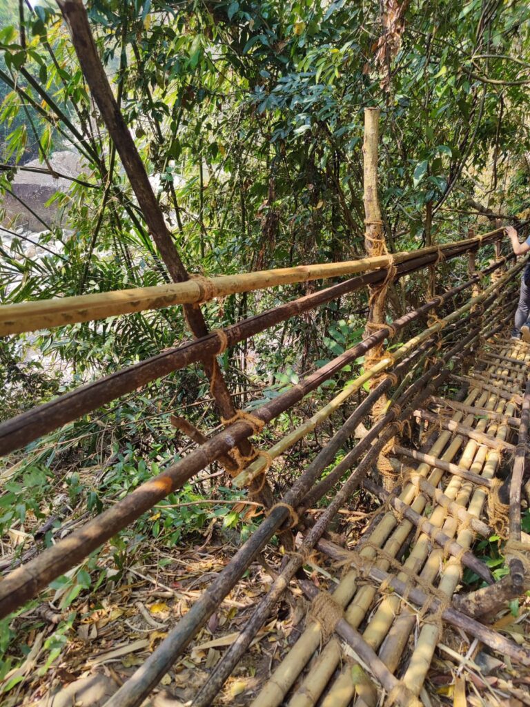Walk the legend, feel the thrill 🪵⛰️ Mawryngkhang – the King of Stones awaits!" #MeghalayaTrek #BambooTrail #HaRiLajongTours